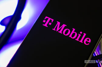 T Mobile logo on smartphone (3)