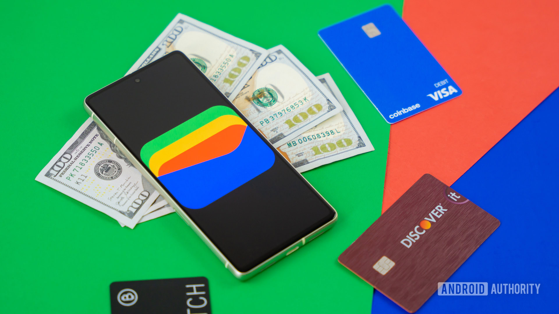 Google Wallet logo on smartphone next to credit cards and cash Stock photo 5