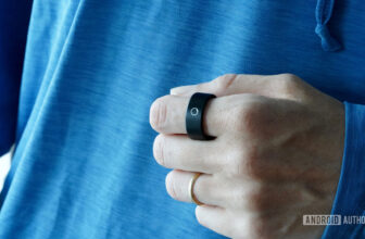 A user wears a Circular Ring Slim on their index finger.