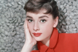 Tips on how to Look Like Audrey Hepburn with Make-up and Model